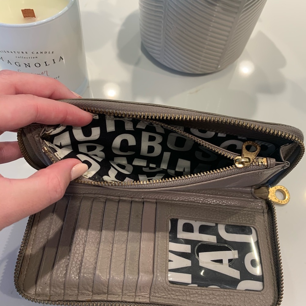 Marc Jacobs Zipper Wallet - Picture 8 of 11